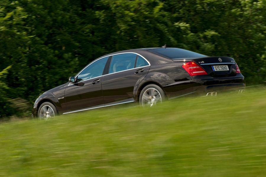  Mercedes-Benz S63 AMG 2011 года  (фото 14 из 23)